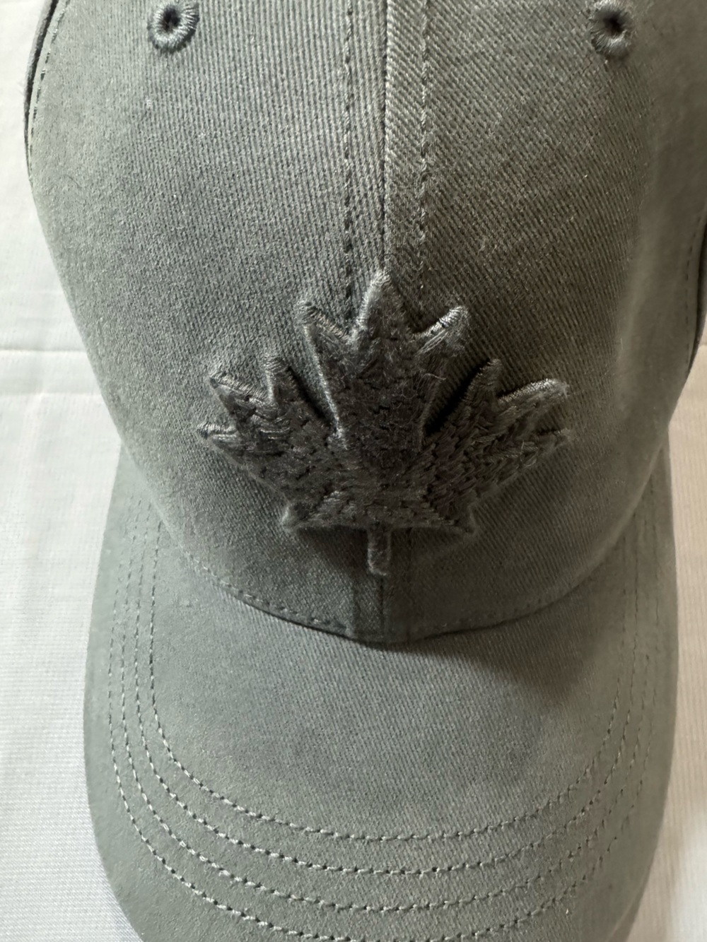 🇨🇦 Roots Dark Green Baseball Cap with embroidered maple logo & inner 🦫 branding